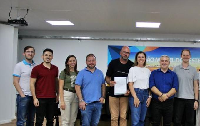 Zanardi assina ordens de serviço para Centro de Inovação e muros em escolas e creches