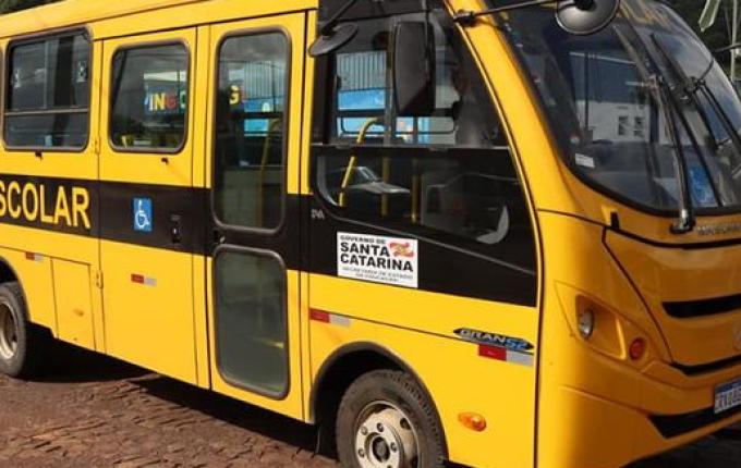 Barra Bonita recebe novo ônibus para transporte escolar