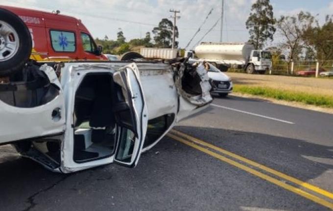 Colisão entre camionete e veículo de passeio deixa condutor ferido na BR-282 em Nova Erechim