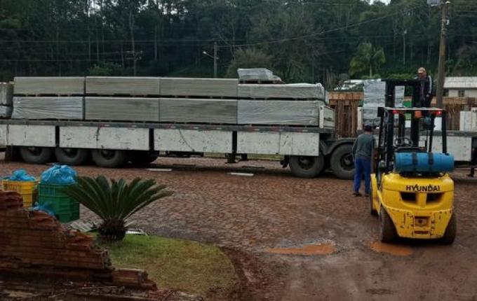 Defesa Civil de Santa Catarina repassa materiais aos municípios
