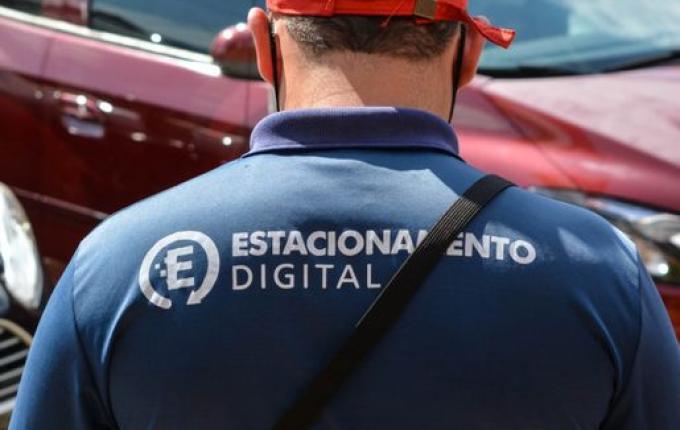 Estacionamento digital emite nota sobre reclamação de mãe de menino autista