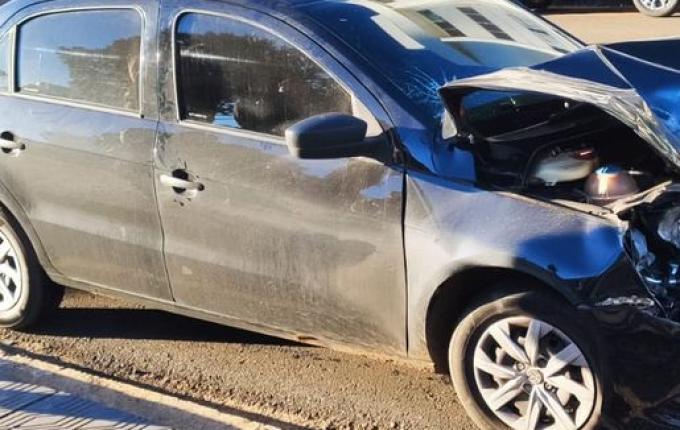 Acidente de trânsito causa danos materiais no centro de São José do Cedro