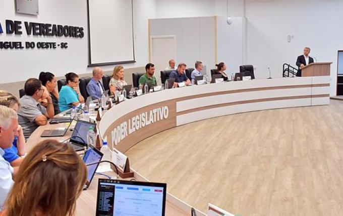 ONG e vereadores se manifestam sobre rejeição de audiência pública em SMO