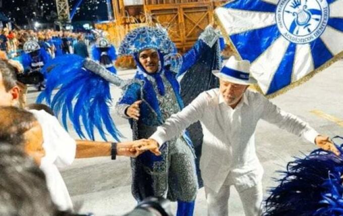 Oposição aciona TSE após homenagem a Lula em carnaval no RJ