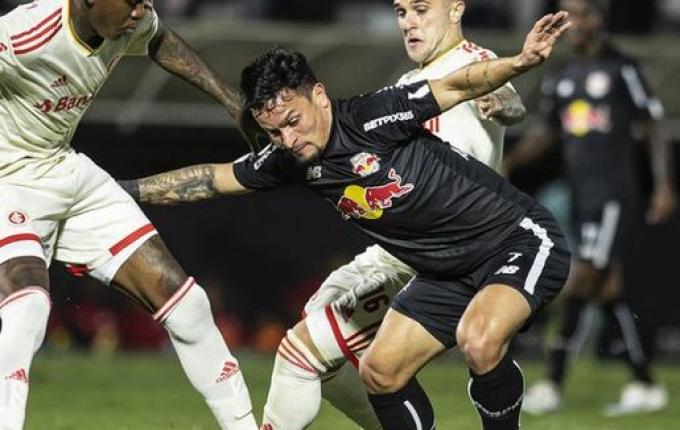 Com gols de Johnny e De Pena, Inter vence o Bragantino e encerra "empatite" no Brasileirão