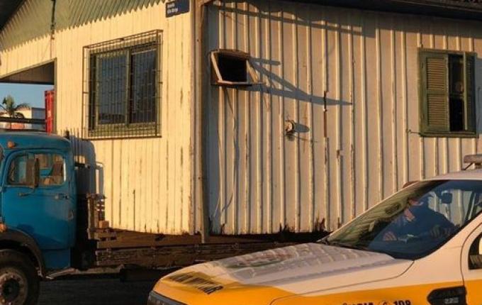 Polícia Militar Rodoviária alerta sobre regras para transporte de casas nas rodovias estaduais