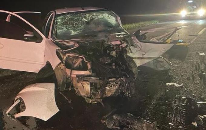 Casal morre carbonizado em grave colisão com três vítimas em Bom Retiro