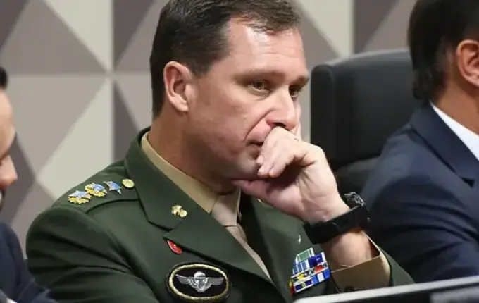 Quebra de confiança leva advogado a deixar defesa de Mauro Cid