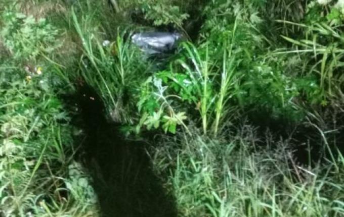 Caminhonete é encontrada acidentada com dois mortos no interior de Dionísio Cerqueira