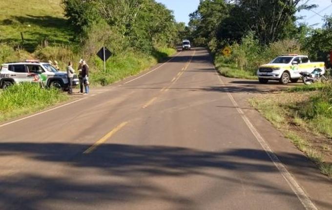 Acidente na SC-480 deixa motociclista gravemente ferido.