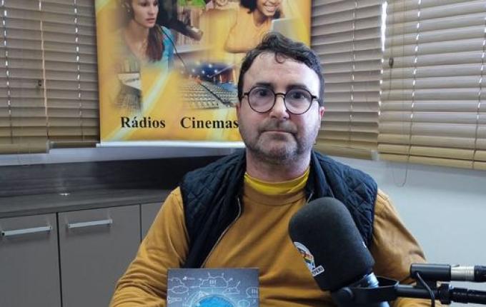 Escritor lança livro "Comunicação de Atitude" em Itapiranga