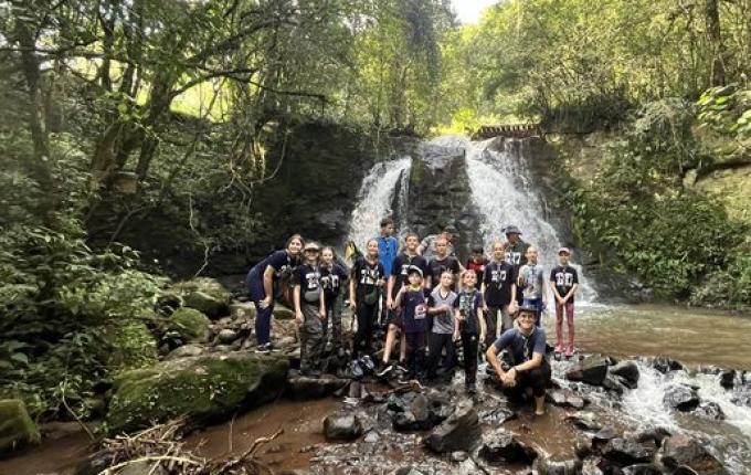 Grupo Escoteiro Atalaia realiza trilha ecológica no rio Famoso