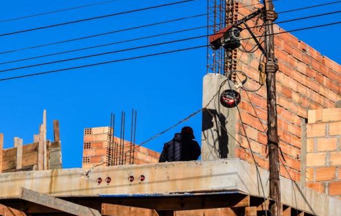 VÍDEO: Mesmo com redes sociais, rádio segue presente na vida das pessoas