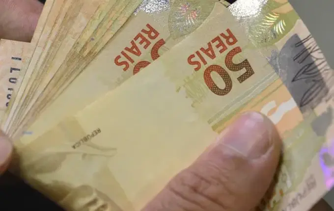 Salário mínimo regional de SC terá reajuste de 6,49% e ultrapassa R$ 2 mil em 2026