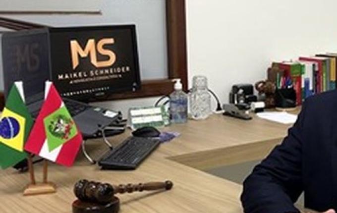 Advogado pretende popularizar conhecimento jurídico