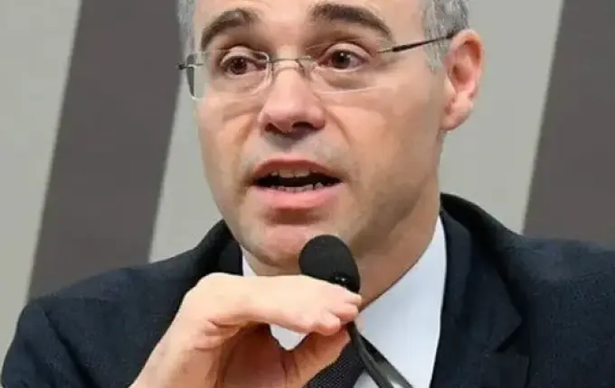 Mendonça mantém Vorcaro em presídio federal e autoriza conversas sem gravação com advogados