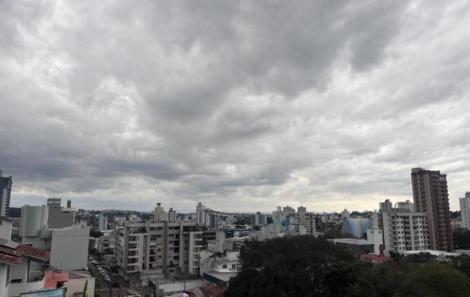 Frente fria traz chuva e temporais ao Extremo Oeste; frio intenso perde força