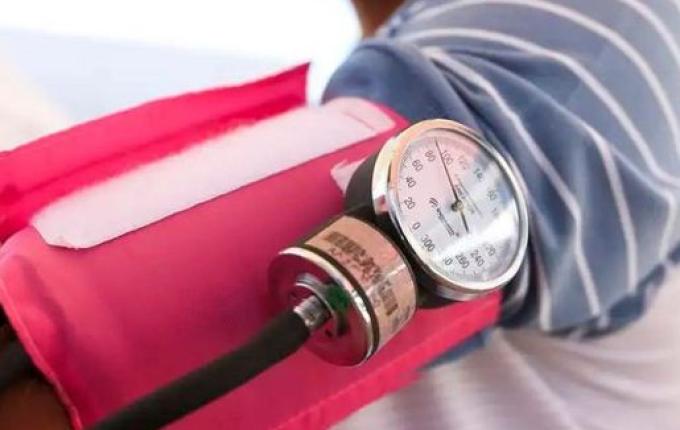 Ao menos 170 mil pessoas terão reajuste nos planos de saúde em SC