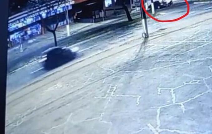 Motociclista é arrastado por 6 km na carroceria de caminhonete após acidente em Chapecó