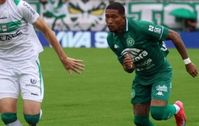 Na volta à Arena Condá, Chape perde para o Coritiba pela Série B