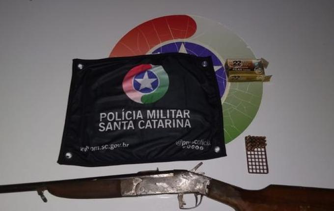 Homem é preso por posse irregular de arma de fogo