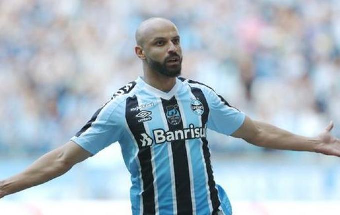 Na volta de Renato, Grêmio consegue virada sobre o Vasco diante de arena lotada