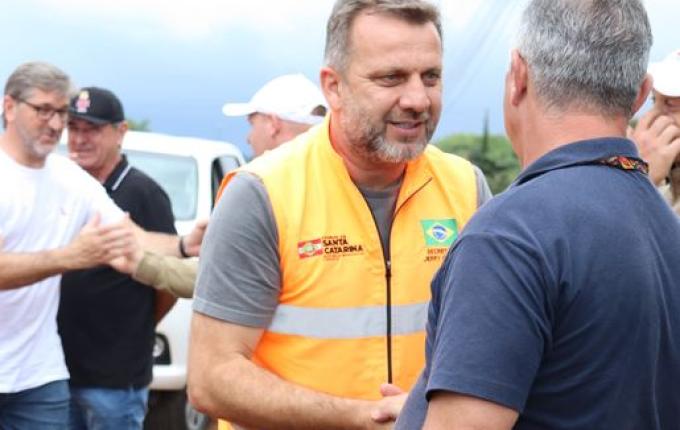 Secretário de Infraestrutura vistoria início da reconstrução da 305