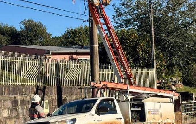 Frio provoca rompimento de cabos de energia em Campo Erê