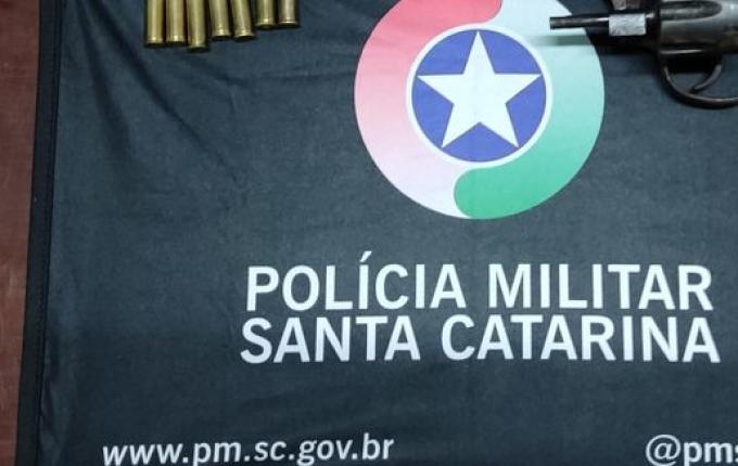 PM de Campo Erê prende idoso por posse irregular de arma de fogo