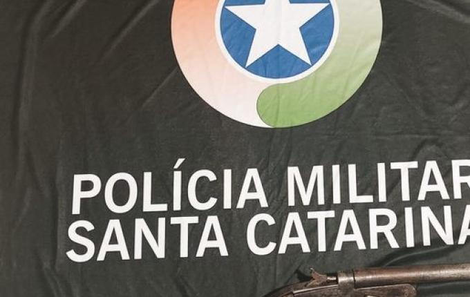 Crianças encontram arma escondida perto de salão comunitário em Guaraciaba