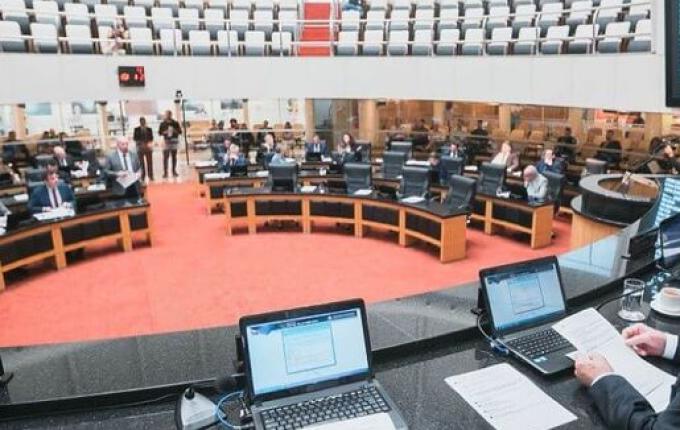 Alesc aprova reajuste no salário do governador, vice e secretários