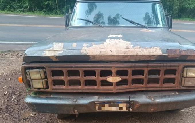 Motorista embriagado colide com caminhão e tenta fugir na SC-386