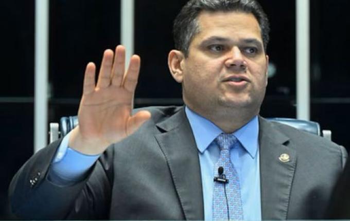 Alcolumbre diz que Gilmar tenta ‘usurpar prerrogativas do Legislativo’