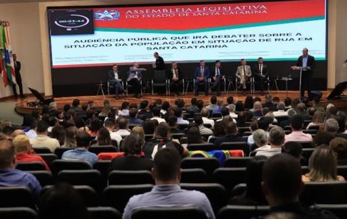 Com quase 10 mil pessoas em situação de rua em SC, Alesc debate soluções para o problema