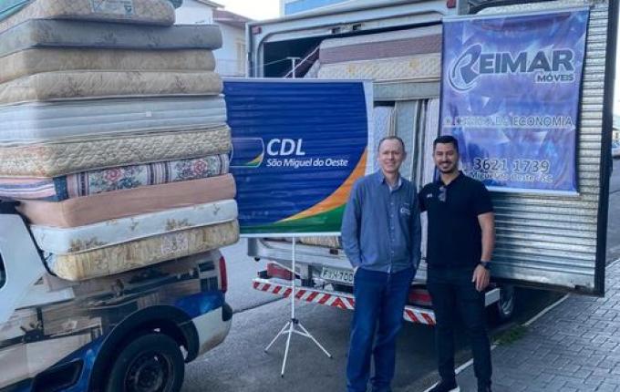 Festival da Reimar Móveis entrega colchões em São Miguel do Oeste