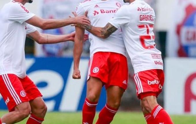 Com gol no fim, Inter bate o Caxias fora de casa e volta a vencer no Gauchão