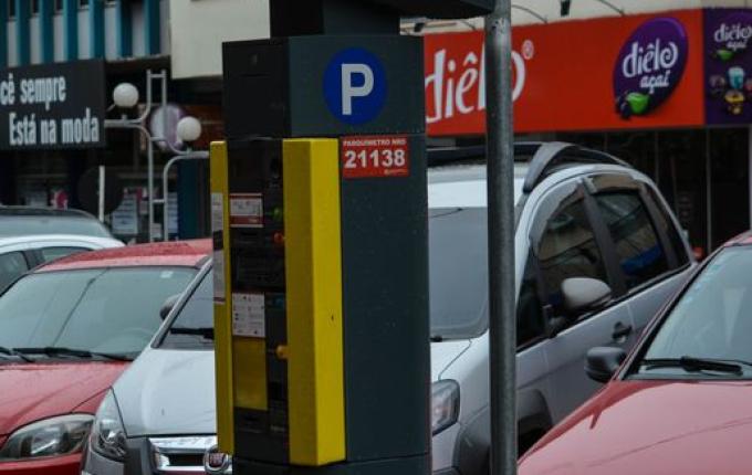 Empresa volta atrás e cobrança do estacionamento rotativo segue suspensa