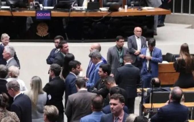 Câmara aprova PL Antifacção após mudanças do Senado e deixa tributação das bets de fora