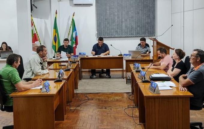 Vereadores de Mondaí autorizam prefeito a viajar para fora do país