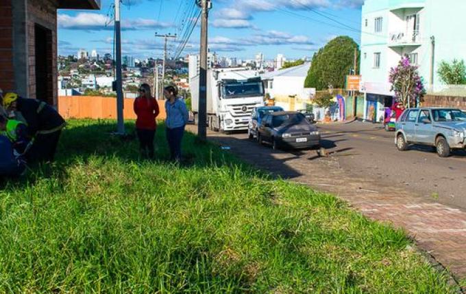Colisão entre carro e moto deixa motociclista gravemente ferido em SMOeste