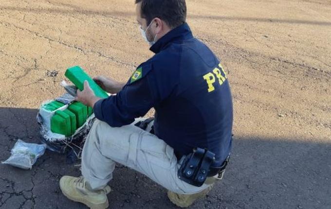 Polícia Rodoviária Federal apreende bitrem com cerca de duas toneladas de maconha