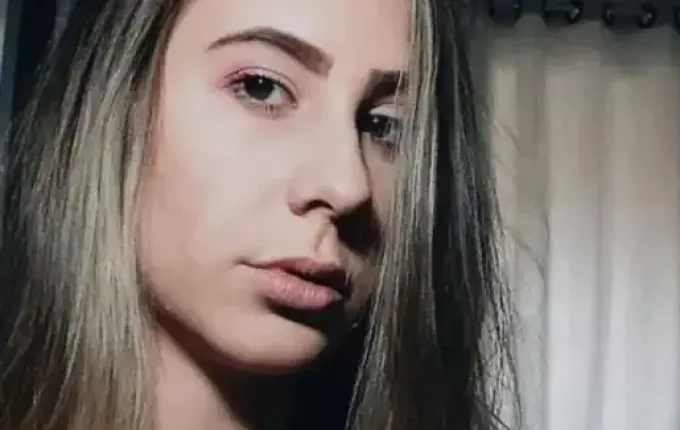 Filho desaparecido de mãe morta é localizado; suspeito está foragido