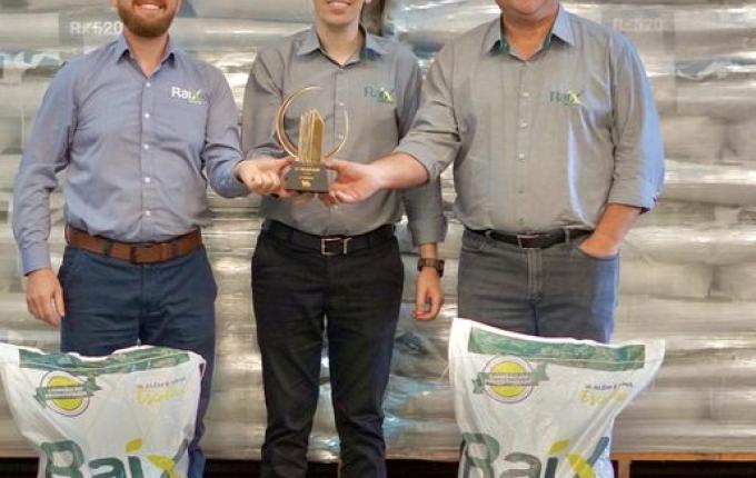 Raíx Sementes conquista 1º lugar no troféu “O Guarani” como indústria de médio porte
