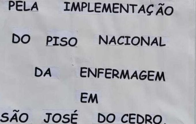 Profissionais de enfermagem protestam contra suspensão do piso salarial