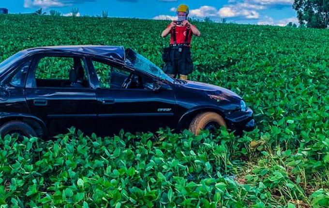 Capotamento deixa mulher ferida em São Miguel do Oeste; assista ao vídeo