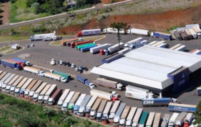 Aduana de Dionísio Cerqueira bate recorde de movimentação de caminhões em 2025