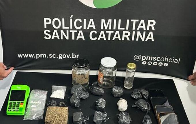 Polícia encontra mais de meio quilo de drogas escondido em chácara no interior de Descanso