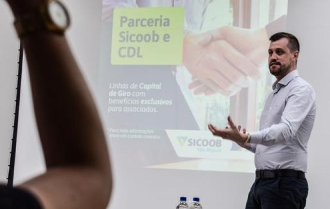 Sicoob e CDL lançam parceria para empresários com valores de até R$ 100 mil