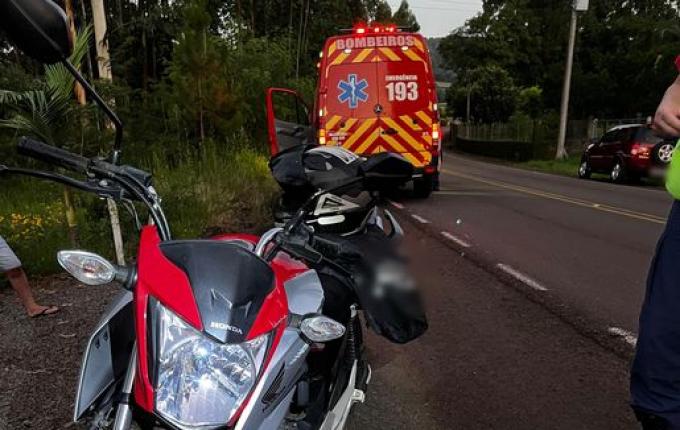 Motociclista sofre queda ao colidir com cachorro no interior de SMO