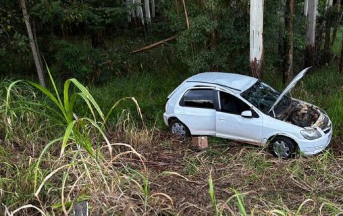 Saída de pista deixa mulher e criança feridas na SC-492 em São Miguel do Oeste